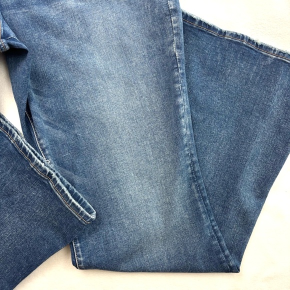 American Eagle Double Button Super Curvy HighRise Stretch Flare Jean Size 20L - Picture 5 of 15